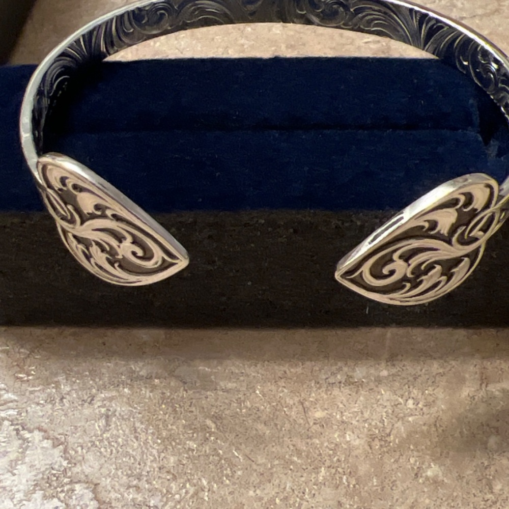 Montana Silversmiths, Ladies Ace of Hearts Cuff Bracelet - Picture 6 of 10